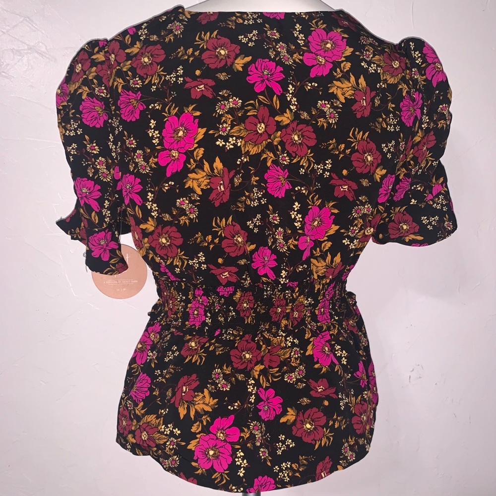 New Rabbit Rose blouse 🌸 - Picture 3 of 5